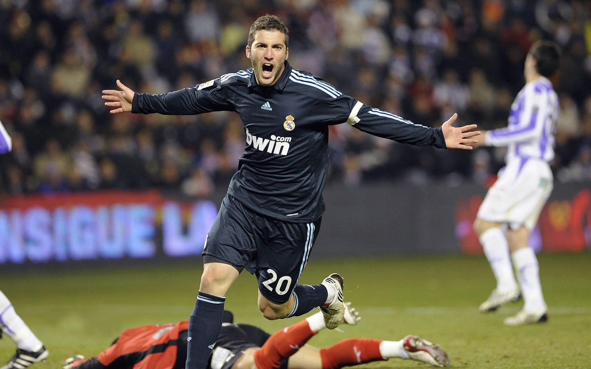 创新电竞内容制作，虚拟主播助阵大型赛事，虚拟化电子竞技