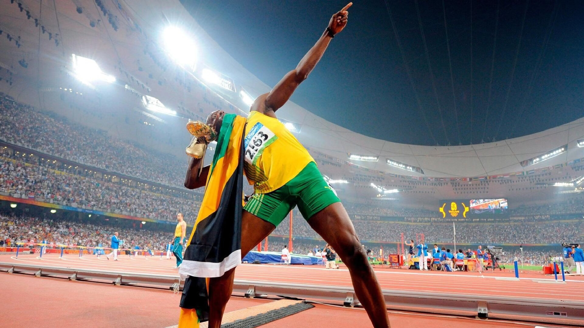 突发体操吊环断裂选手惊险落地，体操吊环标准尺寸