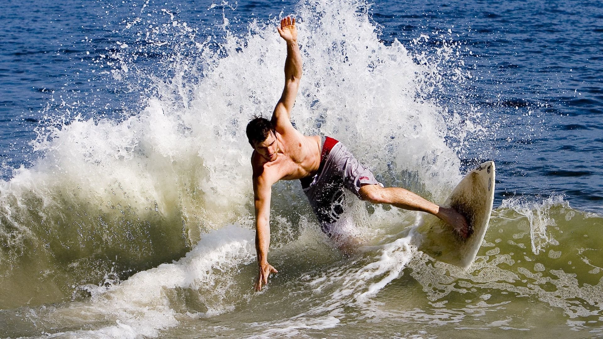 篮下硬仗：北京篮板抢夺战胜对手，优势明显！，北京 篮球 比赛